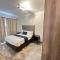 20 Elizabeth Place - Beautiful and spacious self catering 3 bedroom unit next to Kyalami Racetrack with free WiFi - swimming pool, gym and restaurant - Perfect for a big family in Midrand Waterfall - Kyalami
