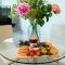 Elliot Oliver - Stylish 2 Bedroom Town Centre Apartment
