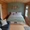 Anglesey new modern shepherds hut with spa hot tub - Gwalchmai
