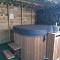 Anglesey new modern shepherds hut with spa hot tub - Gwalchmai