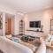 Breakfast Included at Regatta Living 304