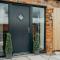 Elegant Barn Retreat with jacuzzi - Grainthorpe