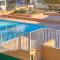 Le Port Dauphin : Vue bateaux; piscine; Cap dAgde