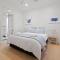 The Hideaway - Charming Cottage, Entertaining Area