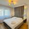 3 Bedrooms Premium Bella White for 8 Guests with AC and Underground Parking - 热舒夫