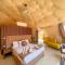 Golde bubble camp