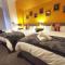 Spacious & comfy 4 bed house, 6 Beds, Free Private Parking & Wifi