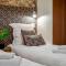 Luxury Family 2BR - Prime Location, Walk to Beach & Shopping, Sunny Balcony - By Totolulu Cannes Hoche