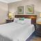 Azure #404 Luxurious 4BD Beachfront Condo - Fort Walton Beach