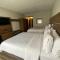 Holiday Inn Express Hotel & Suites Warrenton by IHG