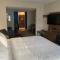 Holiday Inn Express Hotel & Suites Warrenton by IHG