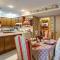 Large and Private Guest House Apt with Patio and Views! - Danville