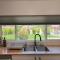 Fully remodeled 1-bedroom house with massive yard - 伍德兰希尔斯