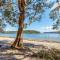 Montes Lake House