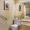 Quality Hotel & Suites