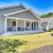 Distinctive Hamptons Home with Pool Near Bay, Ocean - Хемптон-Бейс