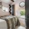 Coronation Family Cottage, Modernised 200-Year-Old Lake District Cottage with Private Hot Tub and Parking - Lindale