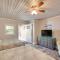 Ocean Isle Beach Studio with Patio - 1 Mi to Pier! - 海洋岛海滩