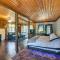Pine Chateau Guest Cabin with Mtn Views and Sauna! - Bailey