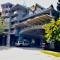 Cascade Lodge with front desk check in services, ski valet service, boot and glove dryer, 2 hot tubs, year round heated pool, gym, sauna, change rooms & showers, WIFI, cable TV