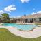 The Stylish Villa & Pool in DFW - بيدفورد