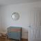 Modern, spacious one bed flat in heart of Monmouth - Монмут