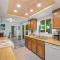 New! Break at 208, walk to lake, park, downtown, hospital - pet-friendly - Мак-Колл