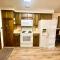 Roomy Midtown Home-Large and Central to Everything