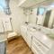 Roomy Midtown Home-Large and Central to Everything