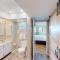 Heron Marsh Escape Split Level Villa Lake Views - باوليز آيلاند