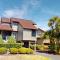 Lakeside Updated Villa: Pool and Beach Access