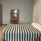 Studio Sleeps 2 with Free Parking