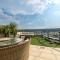 large Penthouse with parking - Kent