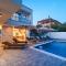 CROWONDER Villa Bura with Heated Swimming Pool and Jacuzzi - Privlaka