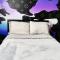 The Gawdy Den with Fast WIFI 2 minutes from Downtown Houston!