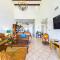 Sunrise 4-Beautiful 3Br Penthouse Condo