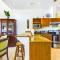 Sunrise 4-Beautiful 3Br Penthouse Condo