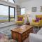 Modern and Dog Friendly Holiday Home with Sea Loch Views - Breaclete