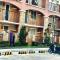 AR10 & AR11 1 bed 1 bath near airport