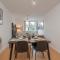 3-Bed Serviced Apt near M62, Leeds - Ideal for Up to 6 Guests - Long Stay Options - Free Parking and Wifi - Morley