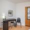 3-Bed Serviced Apt near M62, Leeds - Ideal for Up to 6 Guests - Long Stay Options - Free Parking and Wifi - Morley