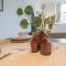 3-Bed Serviced Apt near M62, Leeds - Ideal for Up to 6 Guests - Long Stay Options - Free Parking and Wifi - Morley