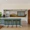 Treetop Retreat House - Spacious Family Getaway