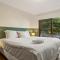 Treetop Retreat House - Spacious Family Getaway