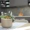 Inner-City apartment minutes walk to dining hubs