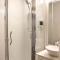 Centrally Located Modern Suite - Норт-Ванкувер