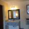 DIAMOND INN & SUITES