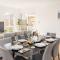 Modern Family Retreat in Premier GreenbankLocation