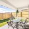 Modern Family Retreat in Premier GreenbankLocation