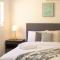 Modern Family Retreat in Premier GreenbankLocation